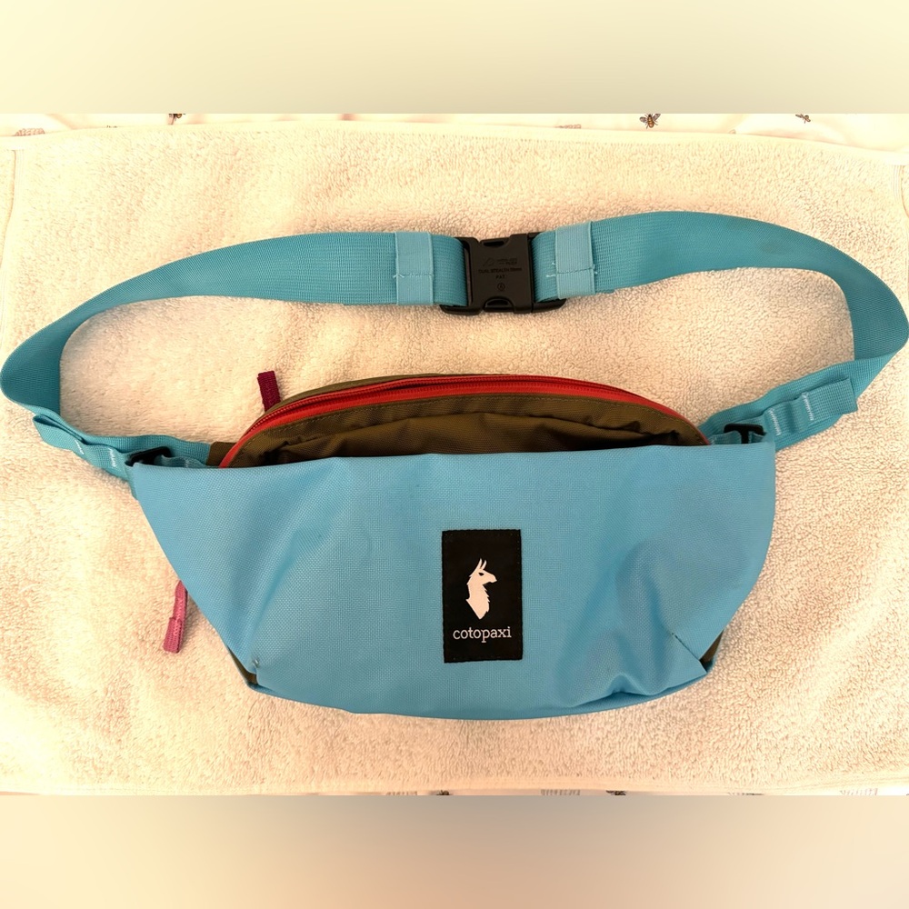 Cotopaxi 2L Hip Pack - Picture 2 of 5